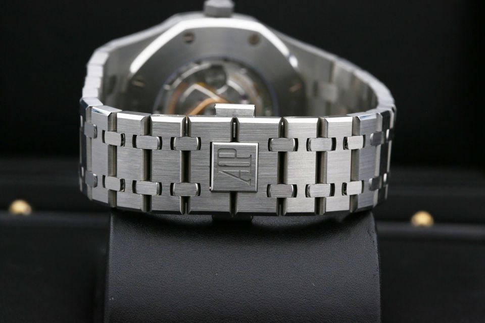 Audemars Piguet Royal Oak 15400ST.OO.1220ST.04 Image 3